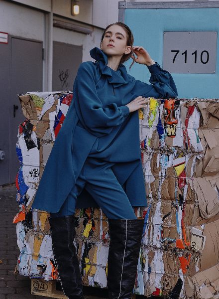'IT'S GETTING COLD OUTSIDE' Model Leonie Otto im 5ELEVEN MAG mit Styling von DANIELLA PETROVICS c/o PERFECTPROPS (ph: Diane Betties)