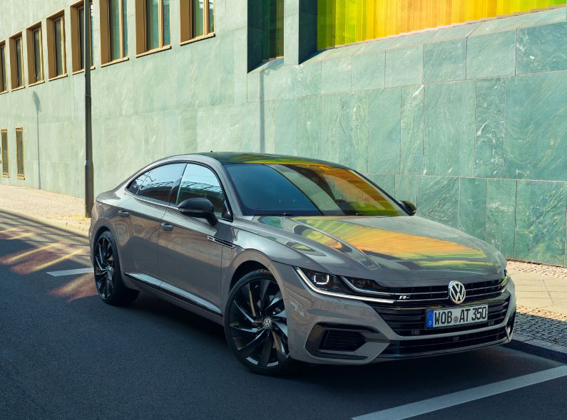 NEW at GoSee : JOHANNES KÜHN, people, cars & landscapes, Berlin; photographs the Volkswagen Arteon R-Line for DDB Voltage in Berlin