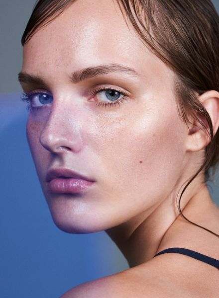 Julia KELTSCH c/o AVENGER PHOTOGRAPHERS shoots a beauty spread for L’OFFICIEL Baltics