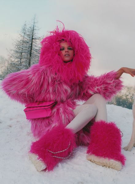 ‘On the Run’ – 7 SEAS PRODUCTIONS produces for photographer Louie Banks and TATLER UK magazine with top model Kim Riekenberg in picturesque snowy Chamonix, France