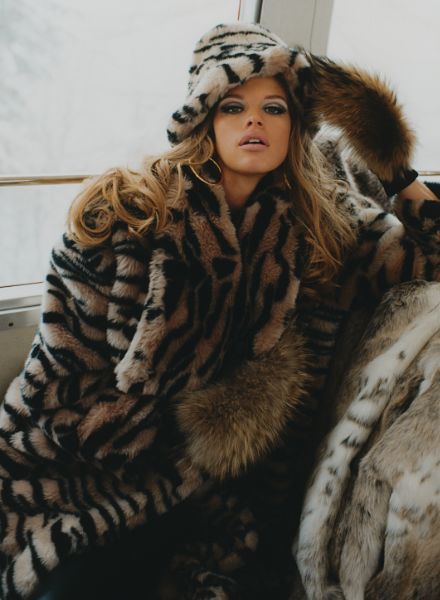 ‘On the Run’ – 7 SEAS PRODUCTIONS produces for photographer Louie Banks and TATLER UK magazine with top model Kim Riekenberg in picturesque snowy Chamonix, France