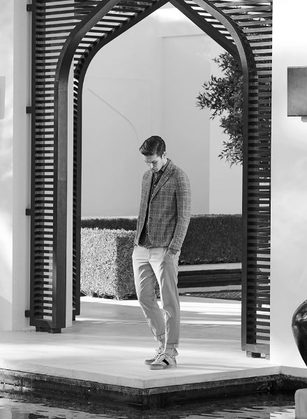 SACHA TASSILO HÖCHSTETTER : photographs for MASKULIN JOURNAL in Oman as well as women’s Spring/Summer 2020 styles for fashion houses BRATFISCH MODEN and GRÄNICHER