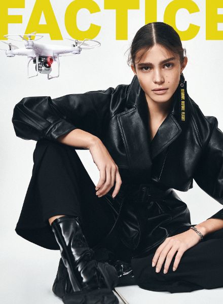 Remove before flight .... Tobias Wirth fotografiert für das FACTICE Magazin - Styling Noa GUEZ und Hair Melanie HOPPE, beide Artists c/o LES ARTISTS by Josef Stockinger