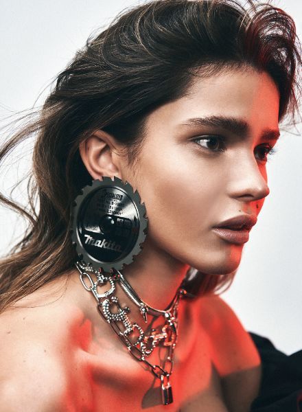 Remove before flight .... Tobias Wirth fotografiert für das FACTICE Magazin - Styling Noa GUEZ und Hair Melanie HOPPE, beide Artists c/o LES ARTISTS by Josef Stockinger