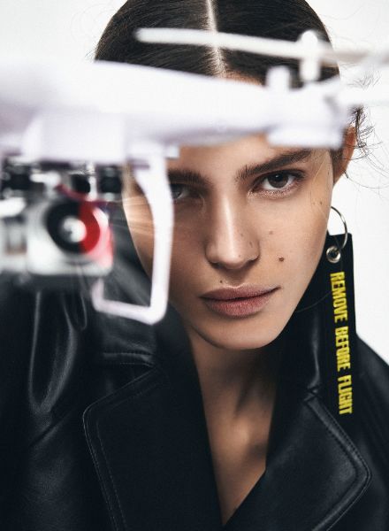 Remove before flight .... Tobias Wirth fotografiert für das FACTICE Magazin - Styling Noa GUEZ und Hair Melanie HOPPE, beide Artists c/o LES ARTISTS by Josef Stockinger