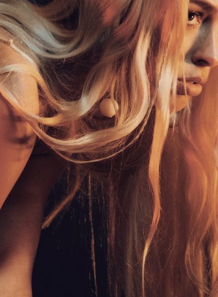 ‘Duel’ – Kali LEUZZI c/o PERFECTPROPS styles for NASTY magazine, photos by Arnaud Ele