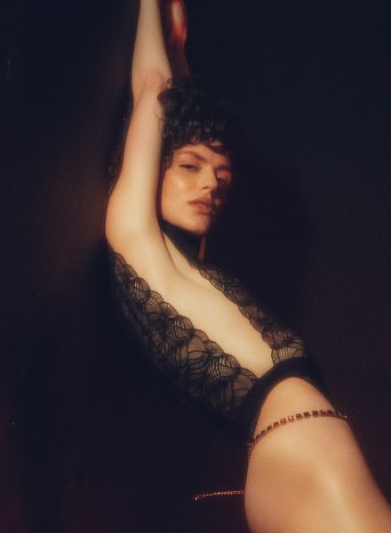 ‘Duel’ – Kali LEUZZI c/o PERFECTPROPS styles for NASTY magazine, photos by Arnaud Ele
