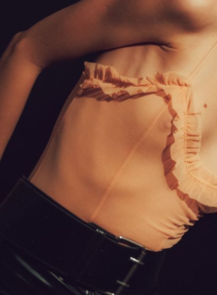 ‘Duel’ – Kali LEUZZI c/o PERFECTPROPS styles for NASTY magazine, photos by Arnaud Ele