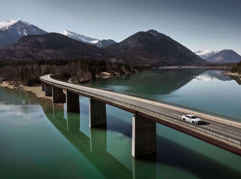 Home sweet home – MARCUS PHILIPP SAUER stages the AUDI RS7 in the foothills of the Bavarian Alps