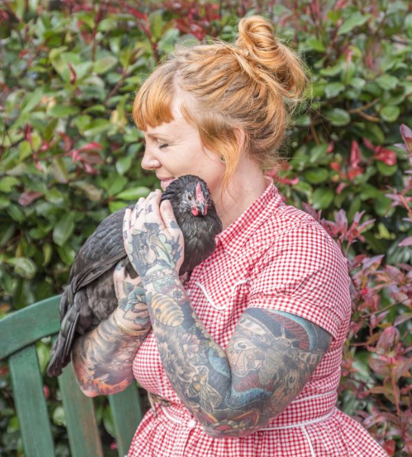 GoSee loves : Janet Holmes – Nest Rescued Chickens at Home – appearing at KEHRER PUBLISHING