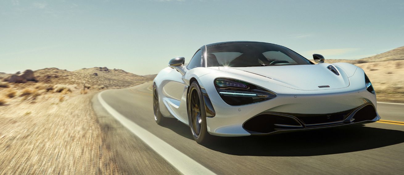THILO SICHENEDER stages the aerodynamic sports car McLaren 720S with plenty of contrast in the Californian dessert