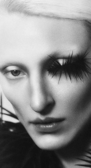 Model Maggie Maurer feiert traumhaften 'Carnival' in den magischen Fotos von Elizabeta Porodina für die zweite Ausgabe der NUMÉRO Netherlands - Hair Olivier SCHAWALDER c/o les ARTISTS by Josef Stockinger