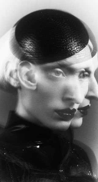Model Maggie Maurer feiert traumhaften 'Carnival' in den magischen Fotos von Elizabeta Porodina für die zweite Ausgabe der NUMÉRO Netherlands - Hair Olivier SCHAWALDER c/o les ARTISTS by Josef Stockinger
