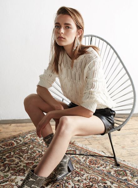 Model Meret Zoet in the SET Fashion 2020 Lookbook – photos by Johannes GRAF c/o HILLE PHOTOGRAPHERS