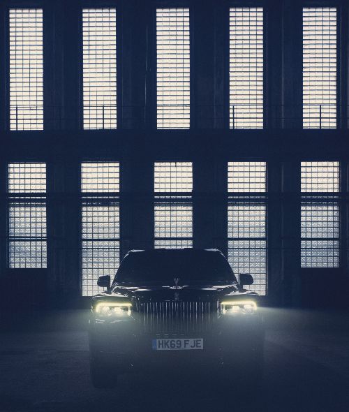 '6,7l V12 and nothing more to add ....' - die Rede ist von dem äusserst fotogenen ROLLS ROYCE Cullinan, die freien Motive wurden postproduziert von STEFAN EISELE POSTPRODUCTION
