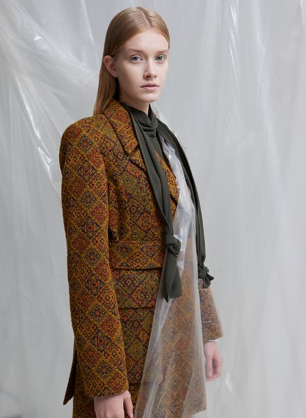 Back on Set! - PATRICK SCHWALB fotografiert Model Madeleine Zell für die L'OFFICIEL Baltics