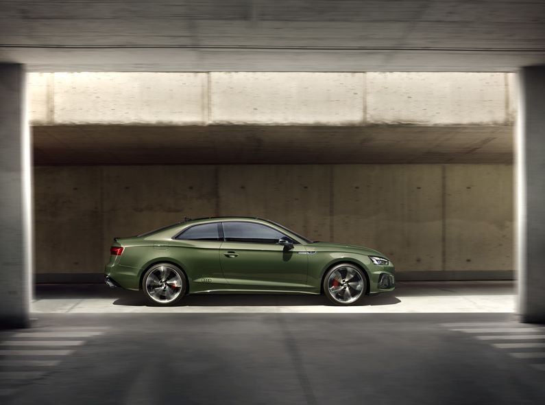 Jürgen BERDEROW c/o KLAUS STIEGEMEYER photographs for AUDI on commission for the agency PHILIPP & KEUNTJE GmbH with Karen Schwarzer in art buying