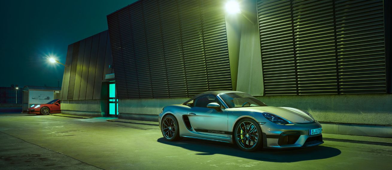 JOHANNES KüHN : Lockdown Therapy – a nightly trip through Berlin with Porsche models 911 Turbo S and Boxster Spyder