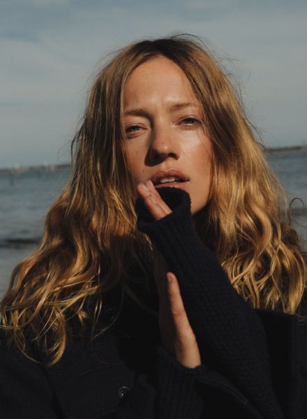 CLOSED OFFICIAL 'Seaside Green Collection' Autumn/Winter 2020 mit Zippora Seven, fotografiert von Terence Connors, mit Postproduktion von RETOUCHED STUDIOS