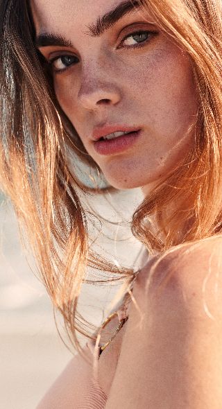 ASTRID M. OBERT : 'Divine Female Power' mit Paulina Maria H in Wicked Game Magazine und 'Sun Bath' mit Kristilene Dicks für Latest Magazine