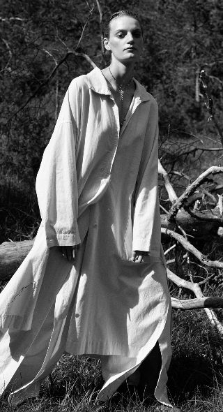 'Out in the woods' - Milena Feuerer in einer märchenhaft-natürlichen Mode Inszenierung von ROGER WEBER für das Schweizer FACES MAGAZINE