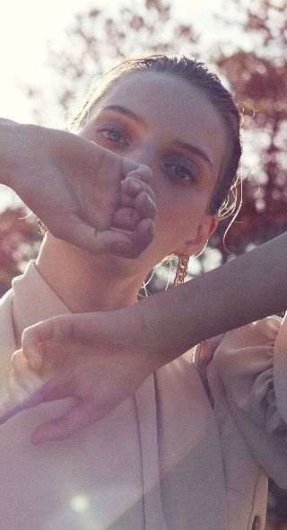 'Out in the woods' - Milena Feuerer in einer märchenhaft-natürlichen Mode Inszenierung von ROGER WEBER für das Schweizer FACES MAGAZINE