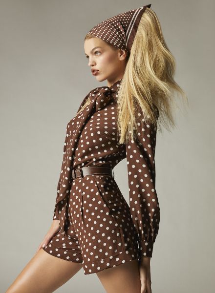 Walter CHIN c/o KRISTINA KORB fotografierte das niederländische TopModel Daphne Groeneveld für die VOGUE HongKong April 2020, Styling Anya Ziourova