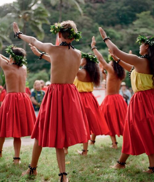 Surf’s Up – Anne MENKE c/o KRISTINA KORB photographs for GQ Spain at world-famous surf tournament ‘The Eddie Aikau’