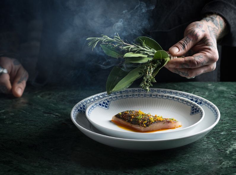 Vegan delicacies for ANAMMA and LANTLIV magazine celebrates Royal Copenhagen Porcelain – photos by Matilda LINDEBLAD c/o AGENT MOLLY & CO
