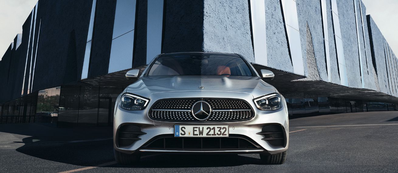 The new E Class Sedan, Estate and All Terrain – photographed and filmed by FRITHJOF OHM INCL. PRETZSCH on urban sets in Barcelona for Antoni Garage, Berlin