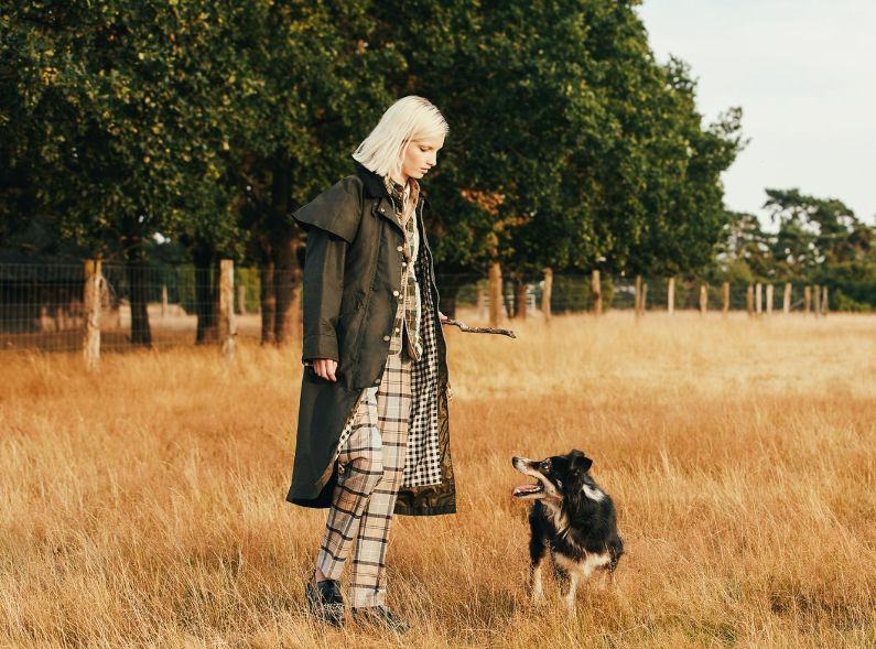 Model Kristin Drab in der ELLE SLovenia September 2020 - Fotos Anja BOCHAMMER c/o HILLE PHOTOGRAPHERS, Styling Davor Jelusic, H&M Jamal Musa und Produktion Vlens Müller-Feller c/o SPEEDBALL