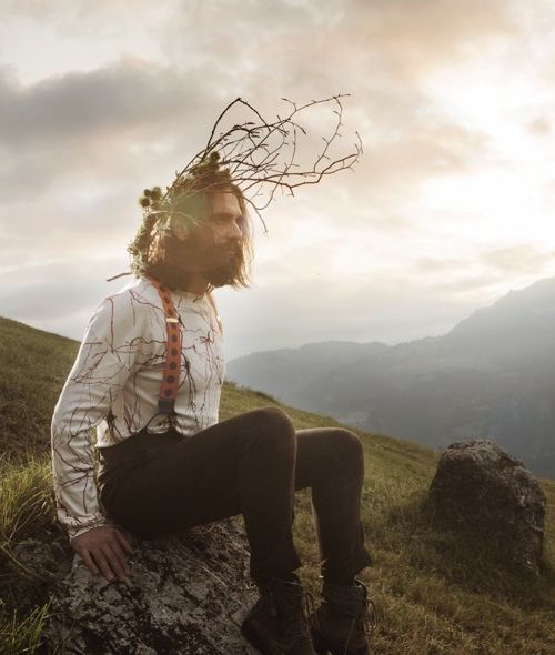 Simone SCHNEIDER c/o ANDREA HEBERGER fotografierte "irgendwo ganz hinten in der Schweiz" diese männliche Strecke für das KALTBLUT Magazin, Styling Irmela Schwegler