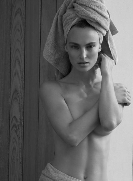 ANDREAS ORTNER photographs supermodel Ymre Stiekema for the cover story of the beauty supplement in Turkish HARPER’S BAZAAR November ‘20 on the Greek island of Zakynthos, Styling: Pia Leonie Knoll, H&M: Marita Politou