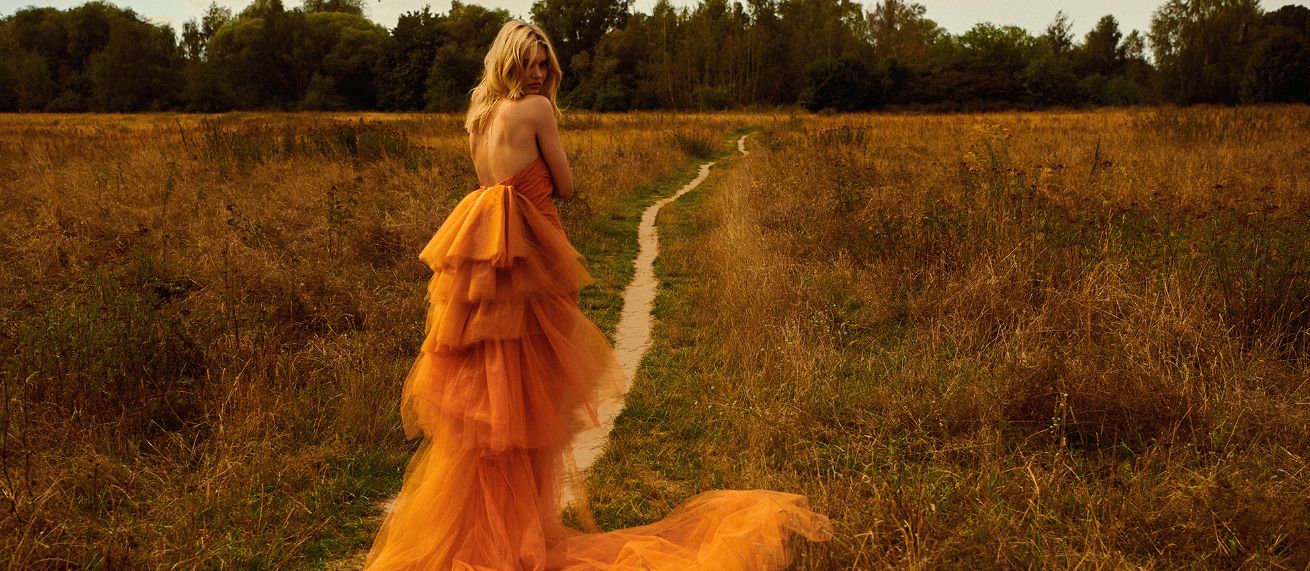 Tobias Wirth photographs in the Golden Hour for L’OFFICIEL AUSTRIA – H&M by Katharina HANDEL c/o BASICS BERLIN