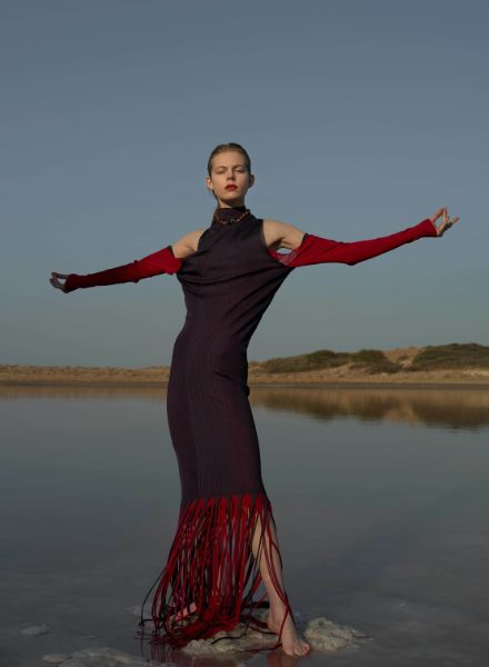 VOGUE Turkey Oktober 2020 featuring Model Jolie Alien - Fotos Osman ÖZEL c/o SHOTVIEW ARTISTS MANAGEMENT, Styling Aydan Sivaci