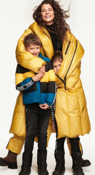 MAX VON TREU photographs for INSTYLE GERMANY with model and jewelry designer Dari Maximova and her two sweet children in the latest ski fashion at a studio in Berlin