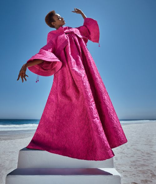 'ONE' - das nigerianische Model Animat im LATEST MAGAZINE, fotografiert von ASTRID M. OBERT in Designs von Gavin Rajah