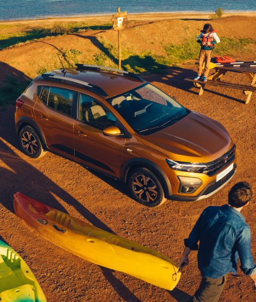 MATTHEW JONES breathes new life to the DACIA brand - und fotografiert den neuen SANDERO STEPWAY im Auftrag von Cream Paris und Publicis Conseil