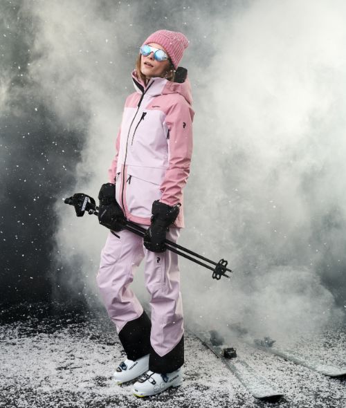 MANUEL FERRIGATO : Lust auf Schnee? SPORT CONRAD Shooting Winter 20/21 mit aufwändigen Snow Effects und ikonenhaft inszenierten Hero Shots im Studio im Auftrag der Werbeagentur NAGEL