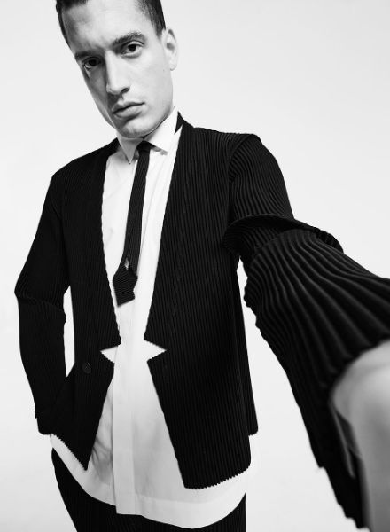 ‘Pure Suits – Fall/Winter Essentials’ – men’s fashion editorial by Dirk BADER c/o AVENGER PHOTOGRAPHERS on GoSee