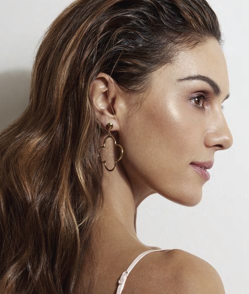 Truly beautiful - CARINA JAHN photographs TV presenter Nazan Eckes for #BLOGGINGTALES magazine