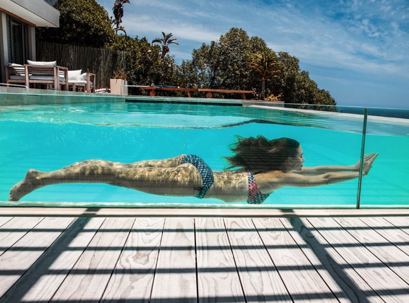 ETIREL Swimsuits – staged by fashion photographer Simone SCHNEIDER c/o ANDREA HEBERGER for INTERSPORT