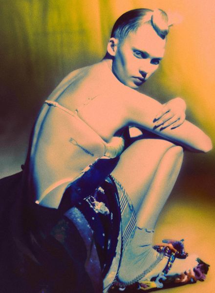 Elizaveta Porodina fotografiert die Coverstrecke des SIXTEEN JOURNAL Issue #5 Japan - Postproduction by BLINK IMAGING