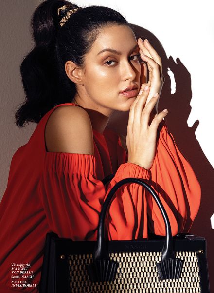 Julie MARCH c/o NERGER M&O fotografiert die Coverstrecke für die L'OFFICIEL Baltics mit Model und Moderatorin Rebecca Mir