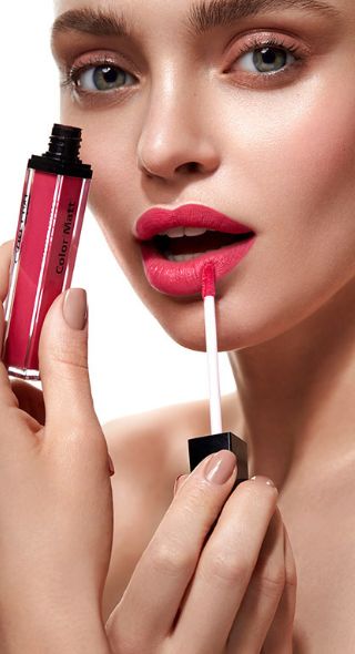 CARELINE SKINCARE Kampagne mit Model Valeriia Karaman und Hair & Makeup von Omer ASAF c/o BIGOUDI