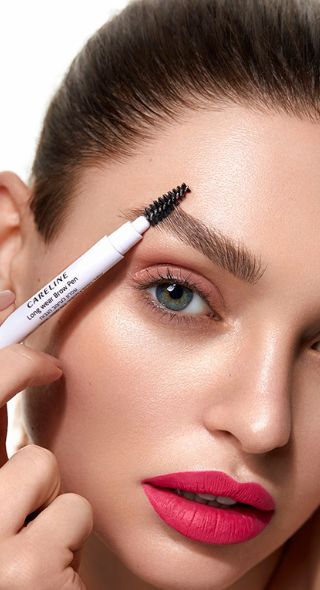 CARELINE SKINCARE Kampagne mit Model Valeriia Karaman und Hair & Makeup von Omer ASAF c/o BIGOUDI