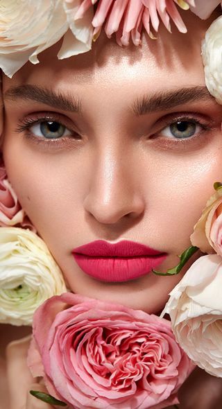 CARELINE SKINCARE Kampagne mit Model Valeriia Karaman und Hair & Makeup von Omer ASAF c/o BIGOUDI