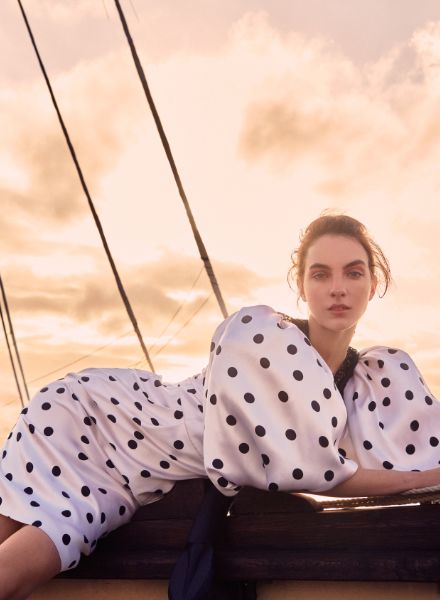 Fernando GOMEZ c/o ROCKENFELLER & GÖBELS photographs model Elena Korotich for L’OFFICIEL Russia, styling by Roma Lansky, hair & make-up by Rosa Matilla