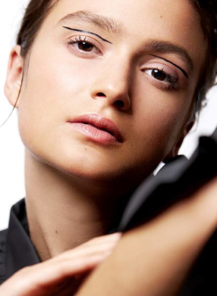 Silke Schlotz photographs ‘Get in Line’ for ELLE KAZAKHSTAN - hair & make-up by Suzana SANTALAB c/o BIGOUDI