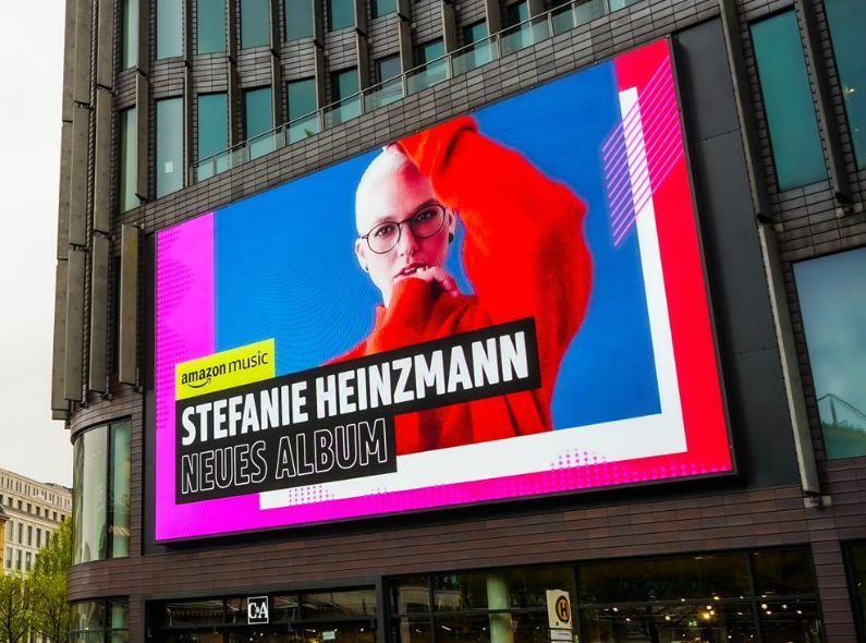 Singer Stefanie Heinzmann releases the new album ‘Labyrinth’ with pop ’n’ soul gems - cover photo by Maximilian KÖNIG c/o DOUBLE T